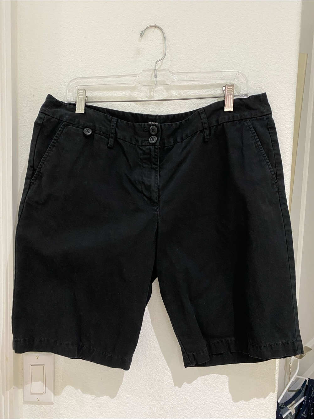 LOFT Black Bermuda Shorts Size 12 Style 271041 - Excellent Condition